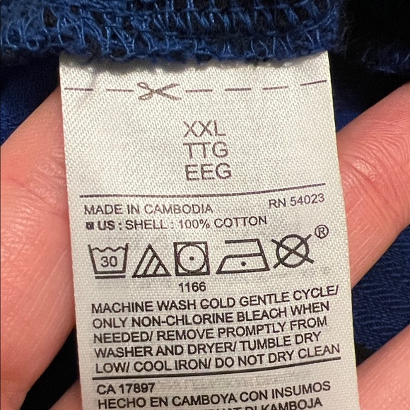 Old Navy Blue and Black Plaid Women's Button Down Shirt - Picture 5 of 6